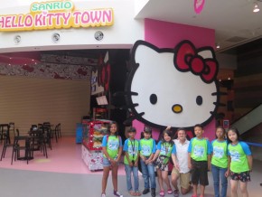Para pemenang di Hello Kitty Town