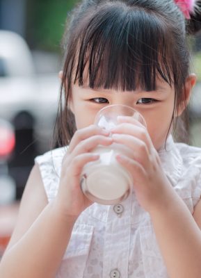 Hal yang harus diperhatikan saat memilih susu anak
